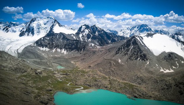 Pomir Tog'lari: Markaziy Osiyoning Tabiiy Mo'jizasi va Tarixiy Merosi